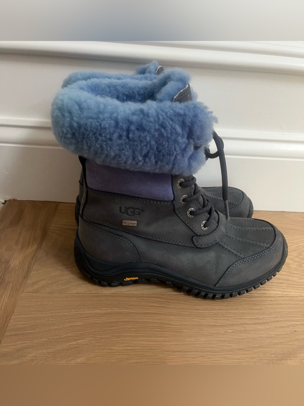 UGG Adirondack II Leather
Boot 3231 Waterproof Womens 6.5